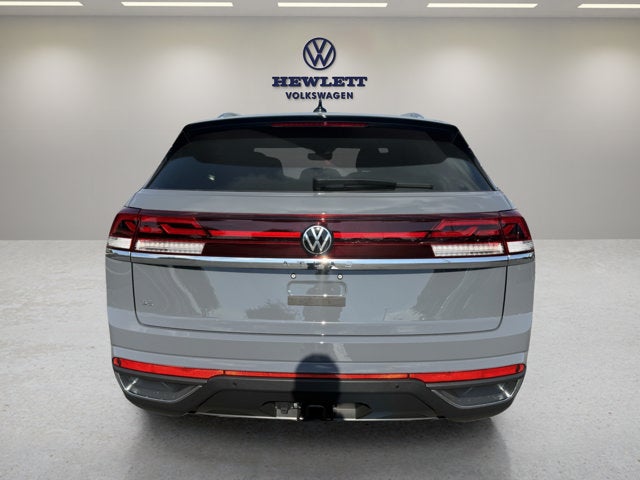 2026 Volkswagen Atlas Cross Sport 2.0T SE w/Technology and Panoramic Sunroof Package