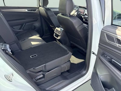 2026 Volkswagen Atlas Cross Sport 2.0T SE w/Technology and Panoramic Sunroof Package