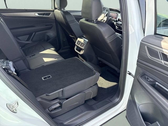 2026 Volkswagen Atlas Cross Sport 2.0T SE w/Technology and Panoramic Sunroof Package