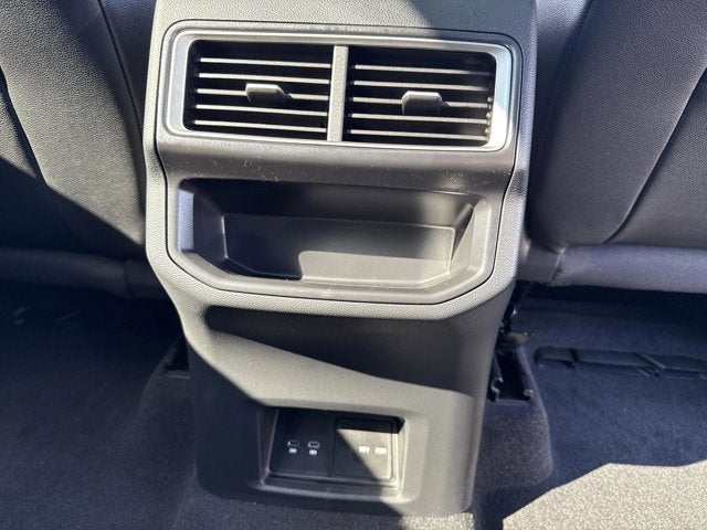 2026 Volkswagen Atlas Cross Sport 2.0T SE w/Technology and Panoramic Sunroof Package