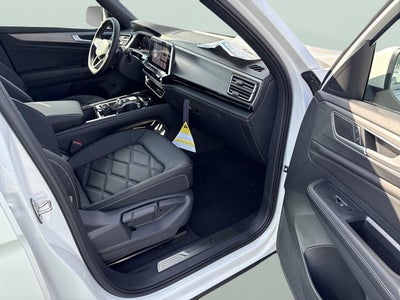 2026 Volkswagen Atlas Cross Sport 2.0T SE w/Technology and Panoramic Sunroof Package