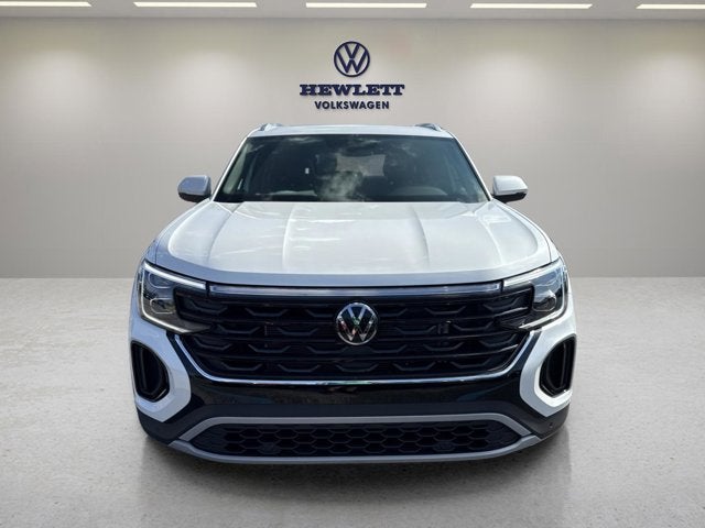 2026 Volkswagen Atlas Cross Sport 2.0T SE w/Technology and Panoramic Sunroof Package