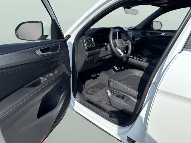 2026 Volkswagen Atlas Cross Sport 2.0T SE w/Technology and Panoramic Sunroof Package