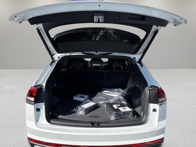 2026 Volkswagen Atlas Cross Sport 2.0T SE w/Technology and Panoramic Sunroof Package