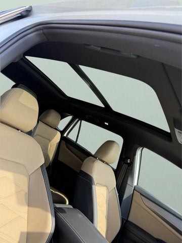 2026 Volkswagen Atlas Cross Sport 2.0T SE w/Technology and Panoramic Sunroof Package