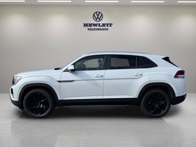 2026 Volkswagen Atlas Cross Sport 2.0T SE w/Technology and Panoramic Sunroof Package