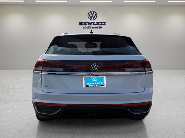 2026 Volkswagen Atlas Cross Sport 2.0T SE w/Technology and Panoramic Sunroof Package