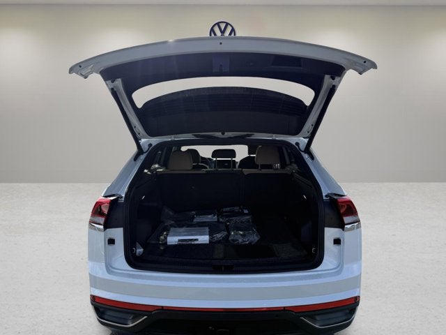 2026 Volkswagen Atlas Cross Sport 2.0T SE w/Technology and Panoramic Sunroof Package