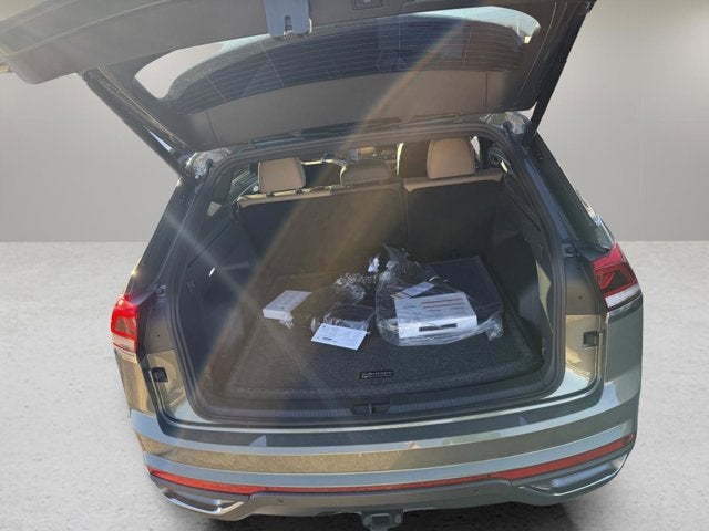 2026 Volkswagen Atlas Cross Sport 2.0T SE w/Technology and Panoramic Sunroof Package