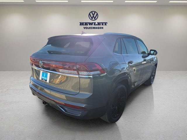 2026 Volkswagen Atlas Cross Sport 2.0T SE w/Technology and Panoramic Sunroof Package