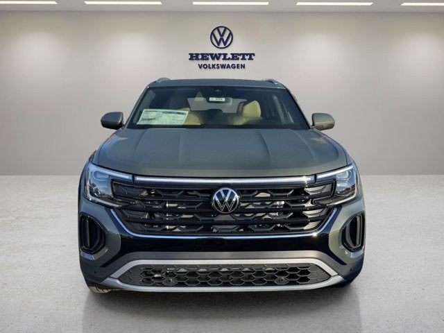2026 Volkswagen Atlas Cross Sport 2.0T SE w/Technology and Panoramic Sunroof Package