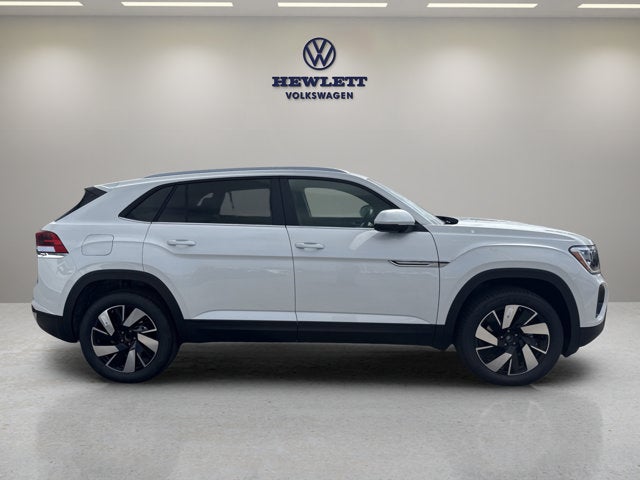 2026 Volkswagen Atlas Cross Sport 2.0T SE w/Technology and Panoramic Sunroof Package