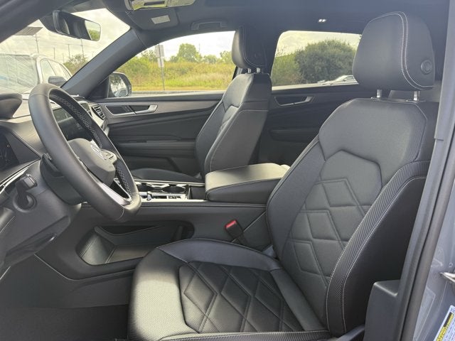 2026 Volkswagen Atlas Cross Sport 2.0T SE w/Technology and Panoramic Sunroof Package