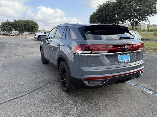2026 Volkswagen Atlas Cross Sport 2.0T SE w/Technology and Panoramic Sunroof Package