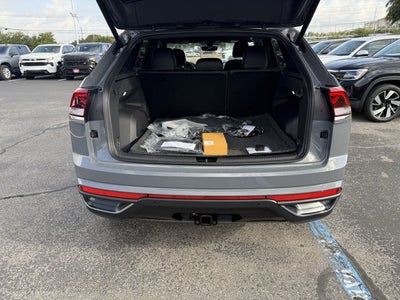 2026 Volkswagen Atlas Cross Sport 2.0T SE w/Technology and Panoramic Sunroof Package