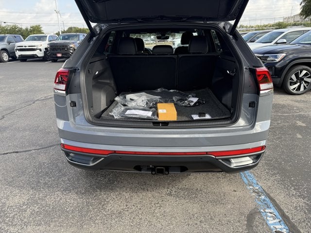 2026 Volkswagen Atlas Cross Sport 2.0T SE w/Technology and Panoramic Sunroof Package