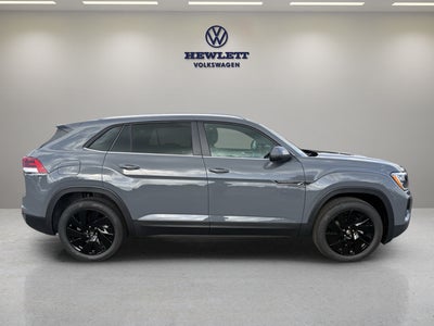 2026 Volkswagen Atlas Cross Sport 2.0T SE w/Technology and Panoramic Sunroof Package