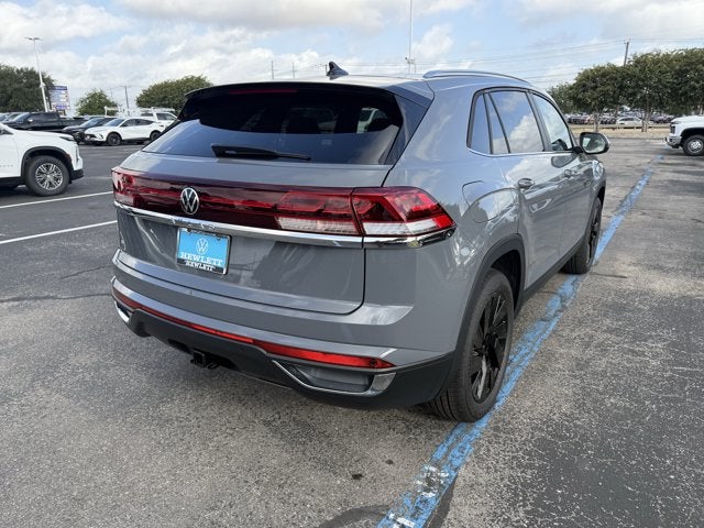 2026 Volkswagen Atlas Cross Sport 2.0T SE w/Technology and Panoramic Sunroof Package
