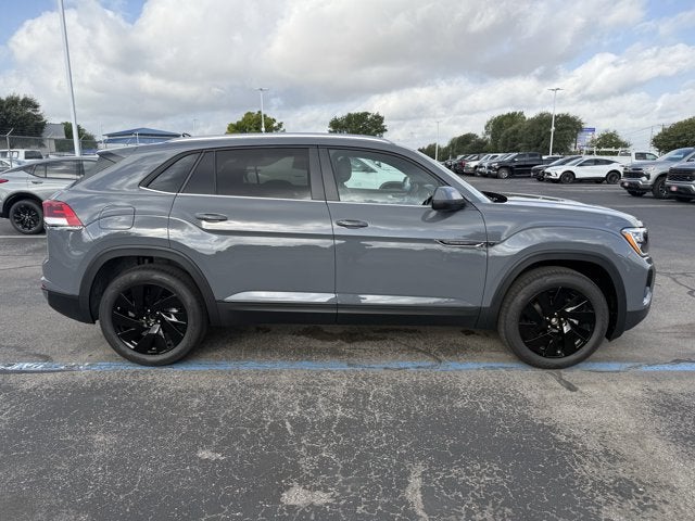 2026 Volkswagen Atlas Cross Sport 2.0T SE w/Technology and Panoramic Sunroof Package