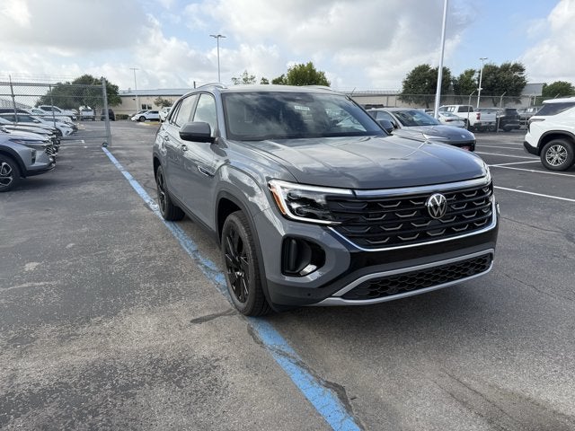 2026 Volkswagen Atlas Cross Sport 2.0T SE w/Technology and Panoramic Sunroof Package