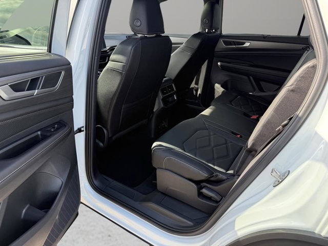 2026 Volkswagen Atlas Cross Sport 2.0T SE w/Technology and Panoramic Sunroof Package