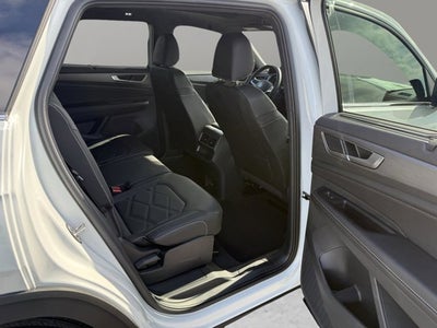 2026 Volkswagen Atlas Cross Sport 2.0T SE w/Technology and Panoramic Sunroof Package