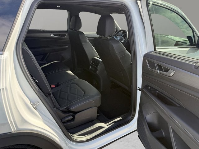 2026 Volkswagen Atlas Cross Sport 2.0T SE w/Technology and Panoramic Sunroof Package