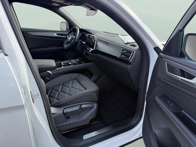 2026 Volkswagen Atlas Cross Sport 2.0T SE w/Technology and Panoramic Sunroof Package