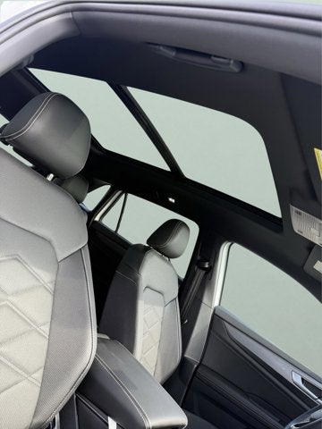 2026 Volkswagen Atlas Cross Sport 2.0T SE w/Technology and Panoramic Sunroof Package