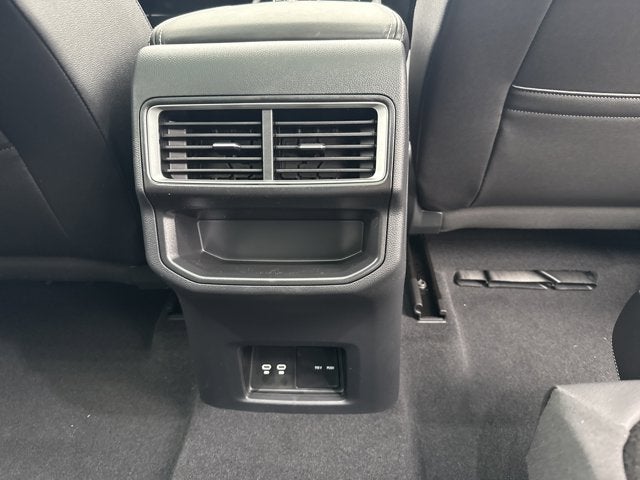 2026 Volkswagen Atlas Cross Sport 2.0T SE w/Technology and Panoramic Sunroof Package