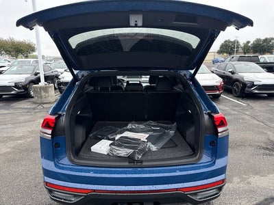 2026 Volkswagen Atlas Cross Sport 2.0T SE w/Technology and Panoramic Sunroof Package