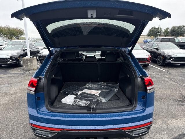 2026 Volkswagen Atlas Cross Sport 2.0T SE w/Technology and Panoramic Sunroof Package