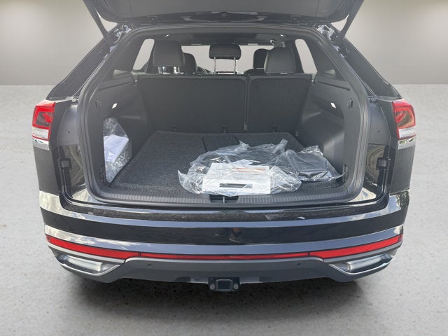 2026 Volkswagen Atlas Cross Sport 2.0T SE w/Technology and Panoramic Sunroof Package