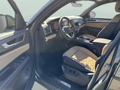 2026 Volkswagen Atlas Cross Sport 2.0T SE w/Technology and Panoramic Sunroof Package