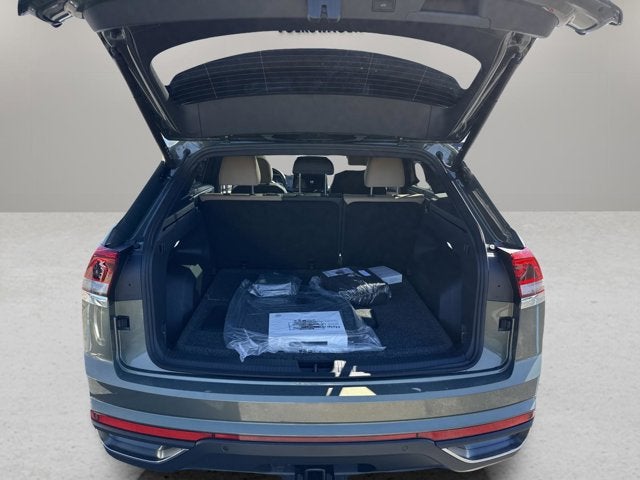 2026 Volkswagen Atlas Cross Sport 2.0T SE w/Technology and Panoramic Sunroof Package