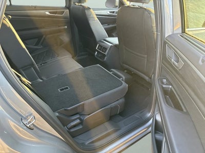 2026 Volkswagen Atlas Cross Sport 2.0T SE w/Technology and Panoramic Sunroof Package