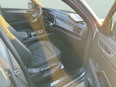 2026 Volkswagen Atlas Cross Sport 2.0T SE w/Technology and Panoramic Sunroof Package