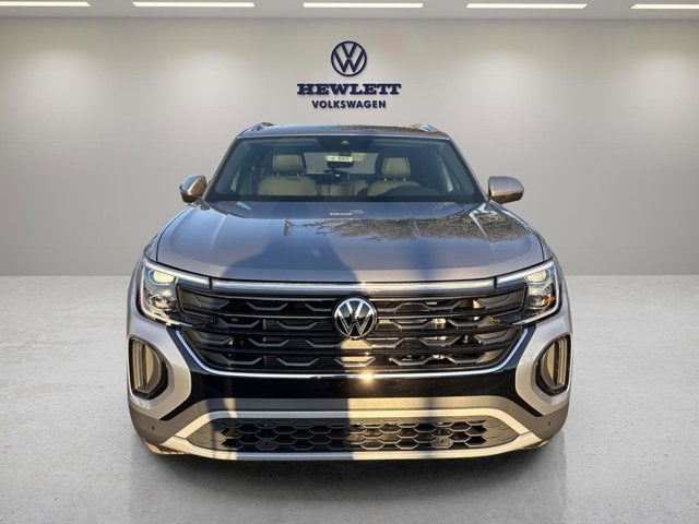 2026 Volkswagen Atlas Cross Sport 2.0T SE w/Technology and Panoramic Sunroof Package