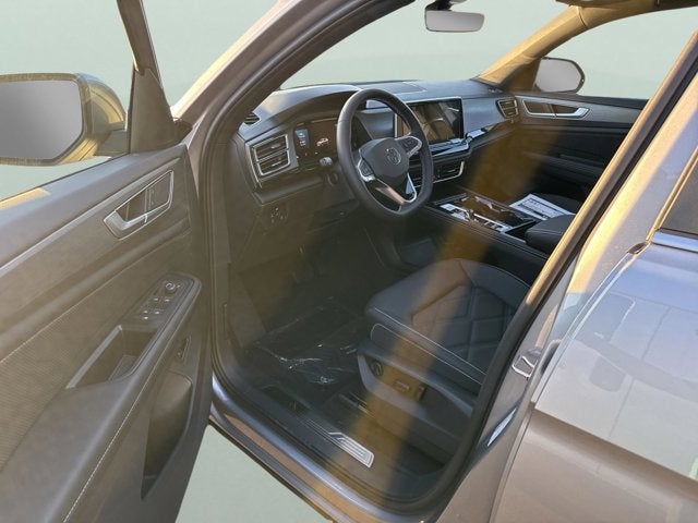 2026 Volkswagen Atlas Cross Sport 2.0T SE w/Technology and Panoramic Sunroof Package