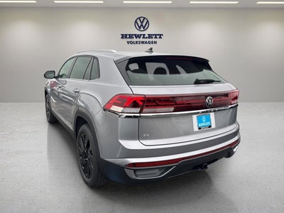 2026 Volkswagen Atlas Cross Sport 2.0T SE w/Technology and Panoramic Sunroof Package