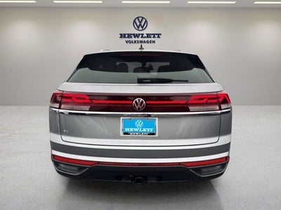 2026 Volkswagen Atlas Cross Sport 2.0T SE w/Technology and Panoramic Sunroof Package