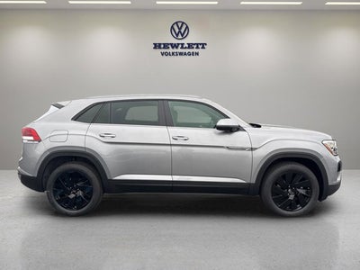 2026 Volkswagen Atlas Cross Sport 2.0T SE w/Technology and Panoramic Sunroof Package