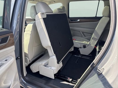 2026 Volkswagen Atlas 2.0T SE w/Technology and Panoramic Sunroof Package