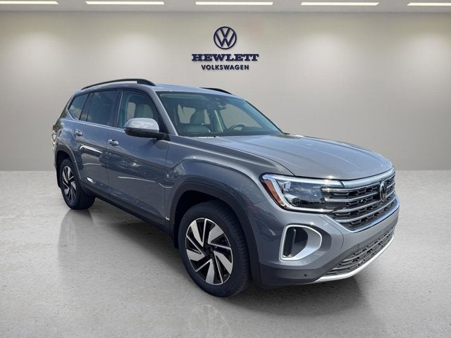 2026 Volkswagen Atlas 2.0T SE w/Technology and Panoramic Sunroof Package