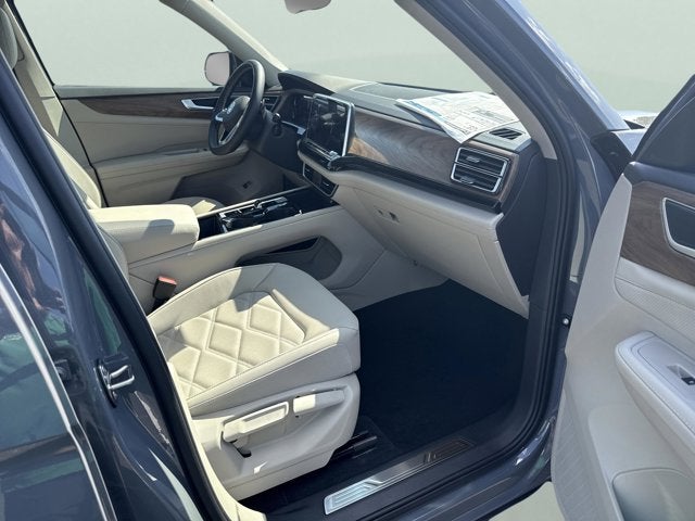 2026 Volkswagen Atlas 2.0T SE w/Technology and Panoramic Sunroof Package