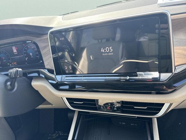 2026 Volkswagen Atlas 2.0T SE w/Technology and Panoramic Sunroof Package