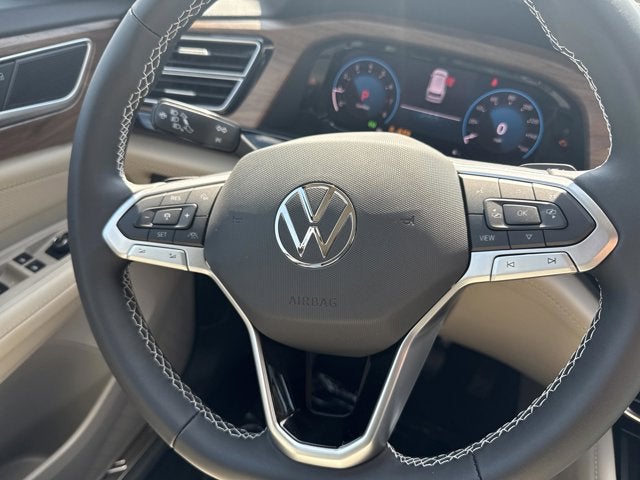 2026 Volkswagen Atlas 2.0T SE w/Technology and Panoramic Sunroof Package