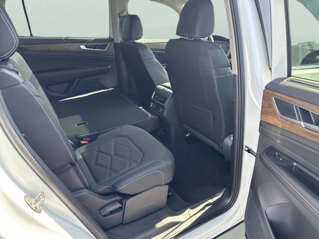 2026 Volkswagen Atlas 2.0T SE w/Technology and Panoramic Sunroof Package