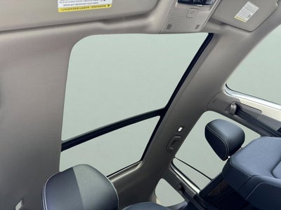 2026 Volkswagen Atlas 2.0T SE w/Technology and Panoramic Sunroof Package