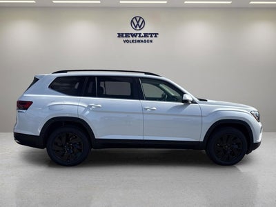 2026 Volkswagen Atlas 2.0T SE w/Technology and Panoramic Sunroof Package